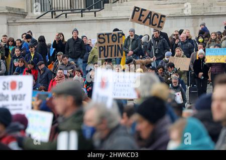 London, UK. 6th Mar, 2022. Protestors show support for Ukraine at the anti-Putin Stop the War demonstration in Trafalgar Square in London Credit: Paul Brown/Alamy Live News Stock Photo