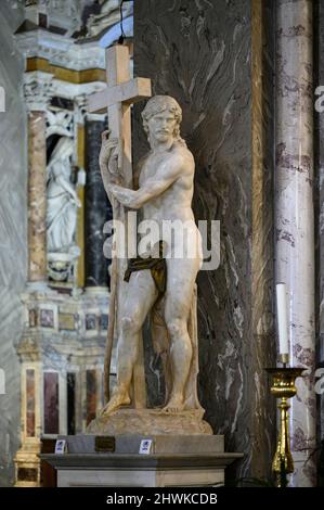 Rome. Italy. Christ the Redeemer aka Christ Carrying the Cross, statue by Michelangelo, 1519-1521, Basilica di Santa Maria sopra Minerva (Basilica of Stock Photo