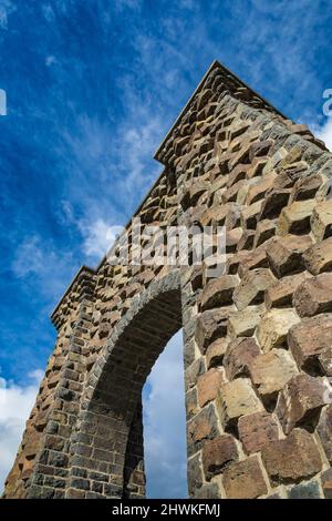 Roosevelt Arch at the Gardiner entrance to Yellowstone National Park, Montana, USA Stock Photo