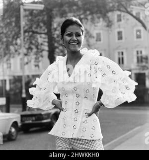 Evangeline Reyes, Miss Philippines beauty pageant contestant, unveils Tsaritsar Spring Collection in Pont Street, London, Wednesday 15th November 1972. Evangeline is in the UK to take part in the 22nd edition of the Miss World contest. Stock Photo