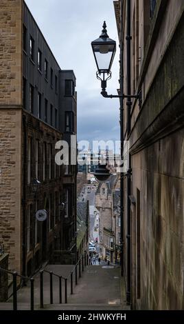 View down Warriston's Close alley, Edinburgh, Scotland, UK Stock Photo