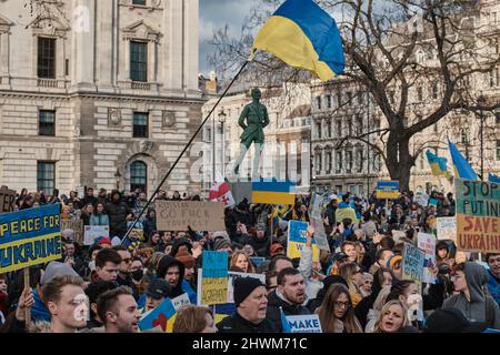 London, UK. 6th Mar 2022. Stand with Ukraine rally organised by London EuroMaidan, a community group of Ukrainians and Europeans, which support democracy, self-determination and human rights, against the Russian Invasion. Credit: Chiara Fabbro/Alamy Live News Stock Photo