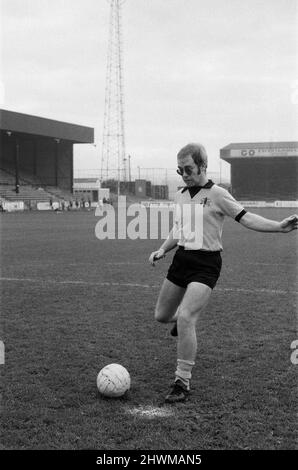 Elton John, just back from a tour of America, wants to be a director of Watford FC. He has always been a fan, and has just been made a vice president. Pictured at Watford to meet and train with the players to keep fit. 7th November 1973. Stock Photo