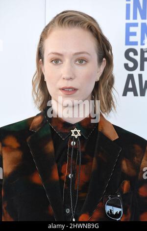 Los Angeles, USA. 06th Mar, 2022. Hannah Einbinder arrives at the 2022 Film Independent Spirit Awards held at Santa Monica Beach in Santa Monica, CA on Sunday, ?March 6, 2022. (Photo By Sthanlee B. Mirador/Sipa USA) Credit: Sipa USA/Alamy Live News Stock Photo