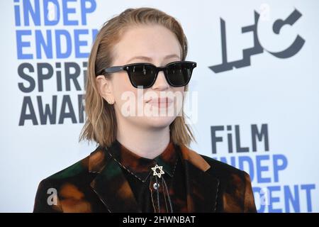 Los Angeles, USA. 06th Mar, 2022. Hannah Einbinder arrives at the 2022 Film Independent Spirit Awards held at Santa Monica Beach in Santa Monica, CA on Sunday, ?March 6, 2022. (Photo By Sthanlee B. Mirador/Sipa USA) Credit: Sipa USA/Alamy Live News Stock Photo