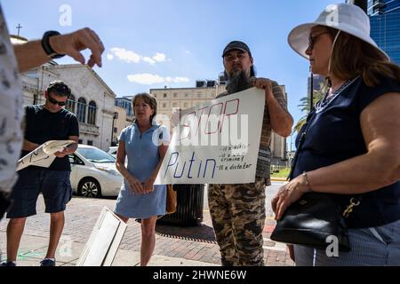 Orlando, USA. 06th Mar, 2022. Ukraine supporters holding signs during a rally in Orlando, Florida on March 6, 2022. The rally held to condemn President Vladimir Putin and Russia's invasion of Ukraine. Ukrainian President Volodymyr Zelensky called Ukrainians to fight back against the Russian invaders. (Photo by Ronen Tivony/Sipa USA) *** Please Use Credit from Credit Field *** Credit: Sipa USA/Alamy Live News Stock Photo