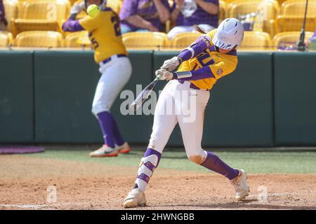 Baton Rouge, LA, USA. 6th Mar, 2022. LSU's Taylor Pleasants (17) tries for a base hit during NCAA Softball action between the Louisiana Tech Bulldogs and the LSU Tigers at Tiger Park in Baton Rouge, LA. Jonathan Mailhes/CSM/Alamy Live News Stock Photo
