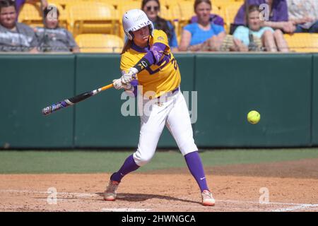 Baton Rouge, LA, USA. 6th Mar, 2022. LSU's Georgia Clark (25) tries for a base hit during NCAA Softball action between the Louisiana Tech Bulldogs and the LSU Tigers at Tiger Park in Baton Rouge, LA. Jonathan Mailhes/CSM/Alamy Live News Stock Photo