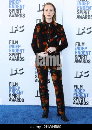 Santa Monica, United States. 06th Mar, 2022. SANTA MONICA, LOS ANGELES, CALIFORNIA, USA - MARCH 06: Hannah Einbinder arrives at the 2022 Film Independent Spirit Awards held at the Santa Monica Beach on March 6, 2022 in Santa Monica, Los Angeles, California, United States. (Photo by Xavier Collin/Image Press Agency) Credit: Image Press Agency/Alamy Live News Stock Photo