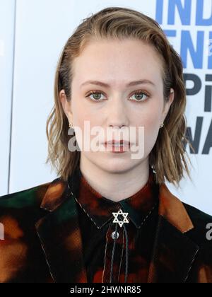 Santa Monica, United States. 06th Mar, 2022. SANTA MONICA, LOS ANGELES, CALIFORNIA, USA - MARCH 06: Hannah Einbinder arrives at the 2022 Film Independent Spirit Awards held at the Santa Monica Beach on March 6, 2022 in Santa Monica, Los Angeles, California, United States. (Photo by Xavier Collin/Image Press Agency) Credit: Image Press Agency/Alamy Live News Stock Photo