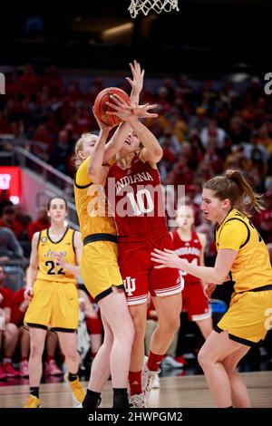 Iowa forward Addison O'Grady (44) blocks a shot by Nebraska center ...