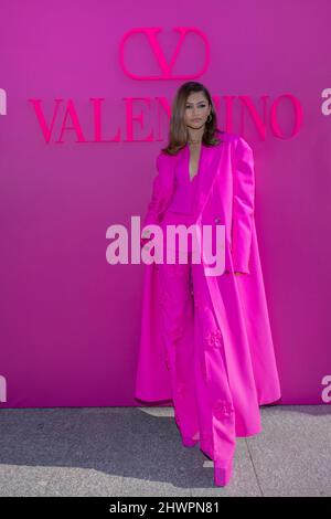 Zendaya chamou atenção na Semana de Moda em Paris, no desfile da Valentino  no último domingo (2) - Purebreak