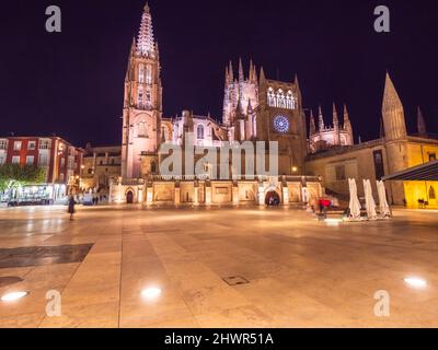 Spain, Castile and Leon, Burgos, Square in front of illuminated Cathedral of Saint Mary of Burgos at night Stock Photo