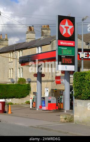 Bradford-on-Avon, UK. 7th Mar, 2022. Petrol and Diesel prices continue to drive up the cost of living. Credit: JMF News/Alamy Live News Stock Photo