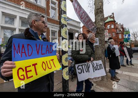 Anti Ukraine War protesters at the Russian Embassy, Bayswater Road, London, England, UK Stock Photo