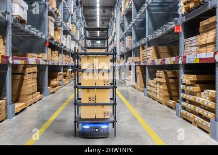 Autonomous robot delivery in warehouses with 5g wireless connection, Smart industry 4.0 concept Stock Photo