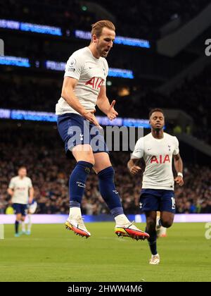 London, UK. 07th Mar, 2022. Harry Kane of Tottenham Hotspur celebrates after he scores his teams 3rd goal. Premier League match, Tottenham Hotspur v Everton at the Tottenham Hotspur Stadium in London on Monday 7th March 2022. this image may only be used for Editorial purposes. Editorial use only, license required for commercial use. No use in betting, games or a single club/league/player publications. pic by Steffan Bowen/Andrew Orchard sports photography/Alamy Live news Credit: Andrew Orchard sports photography/Alamy Live News