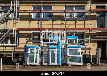 Energetic refurbishment of residential buildings, older apartment building is scaffolded, gets thermal insulation and new windows, Germany Stock Photo