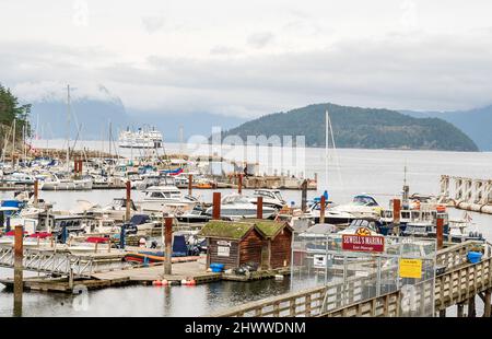 The Horseshoe Bay to Nanaimo BC ferry sailing into the ferry terminal at SewellÕs Marina.  West Vancouver, BC, Canada. Stock Photo