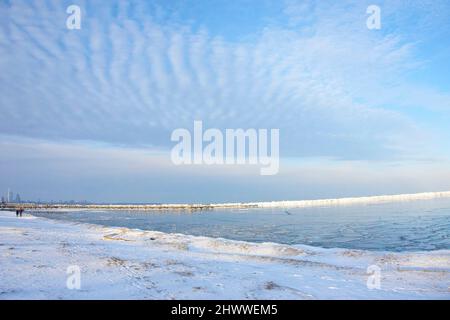 Lake Michigan in winter from South Shore Park, Milwaukee, Wisconsin. Stock Photo