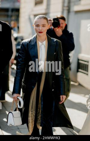 Street style, Chloe Grace Moretz arriving at Louis Vuitton Fall-Winter 2022- 2023 show, held at Musee d Orsay, Paris, France, on March 7th, 2022. Photo  by Marie-Paola Bertrand-Hillion/ABACAPRESS.COM Stock Photo - Alamy