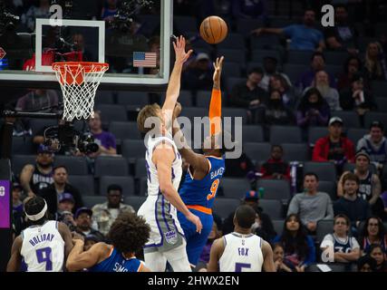 Sacramento, CA, USA. 7th Mar, 2022. Sacramento Kings forward Domantas Sabonis (10) blocks shot by New York Knicks guard RJ Barrett (9) during a game at Golden 1 Center in Sacramento, Monday, March 7, 2022. (Credit Image: © Paul Kitagaki Jr./ZUMA Press Wire) Stock Photo