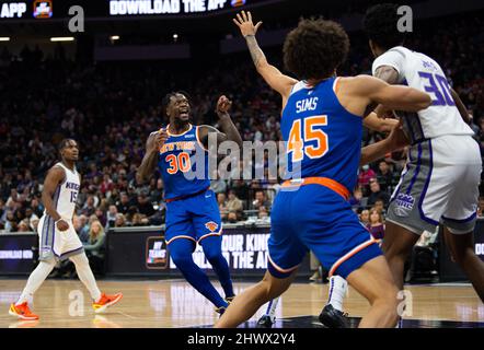 Sacramento, CA, USA. 7th Mar, 2022. New York Knicks forward Julius Randle (30) reacts after his basket during a game at Golden 1 Center in Sacramento, Monday, March 7, 2022. (Credit Image: © Paul Kitagaki Jr./ZUMA Press Wire) Stock Photo