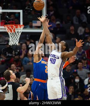 New York Knicks' Miles McBride (2) defends Orlando Magic's Franz Wagner ...