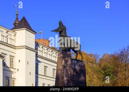 Statue of state founder, medieval knight warrior Grand Duke Gediminas, Cathedral Square, Old Town, Vilnius, capital city of Lithuania, eastern Europe Stock Photo