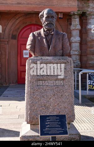 memorial to James Keir Hardie, Britains first Labour Party Member of Parliament, Cumnock Town Hall, Cumnock,East Ayrshire,Scotland,UK Stock Photo