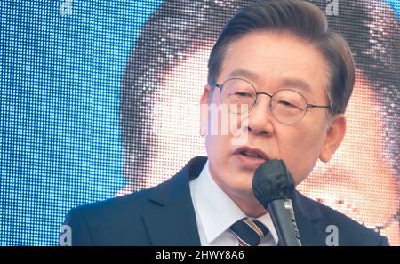 Lee Jae-Myung, Mar 8, 2022 : Ruling Democratic Party of Korea presidential candidate Lee Jae-Myung participates in his campaign in Seoul, South Korea. South Korea's 2022 presidential election will be held on March 9. Credit: Lee Jae-Won/AFLO/Alamy Live News Stock Photo