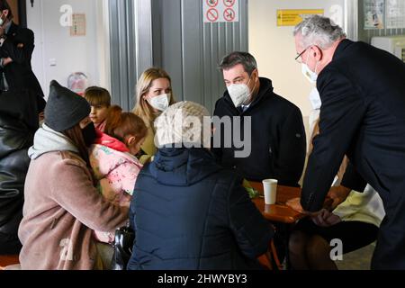 Munich, Germany. 08th Mar, 2022. Markus Söder (CSU, 2nd from right), Minister-President of Bavaria, and Joachim Herrmann (CSU, r), Minister of the Interior of Bavaria, talk to a refugee family from Kramatorsk in Ukraine. Credit: Tobias Hase/dpa/Alamy Live News Stock Photo