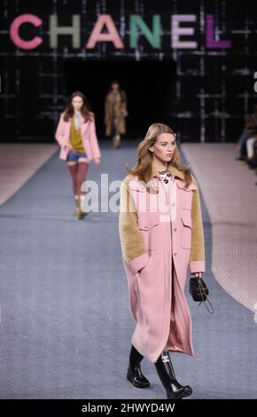 Paris, France. 8th Mar, 2022. Models present creations of French fashion house Chanel's Fall/Winter 2022 ready-to-wear collections during Paris Fashion Week in Paris, France, on March 8, 2022. Credit: Gao Jing/Xinhua/Alamy Live News