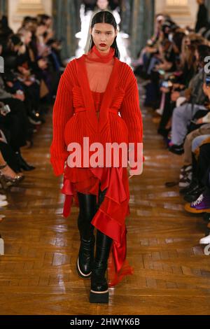 Paris, Frankreich. 07th Mar, 2022. LOUIS VUITTON Fall/Winter 2022-23 Runway  during Paris Fashion Week - Paris, France. 07/03/2022 Credit: dpa/Alamy  Live News Stock Photo - Alamy