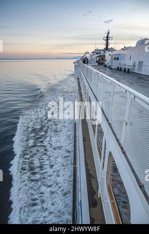 Wake of a wave along the side of a BC Ferry boat from Nanaimo (Departure Bay) to Vancouver (Horseshoe Bay), Strait of Georgia, Bechin Hill, Vancouver Stock Photo