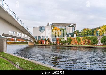Berlin, Germany - October 18, 2021: River Spree with the rear part of the German Federal Chancellery (Bundeskanzleramt) with the bridge, colorful plan Stock Photo