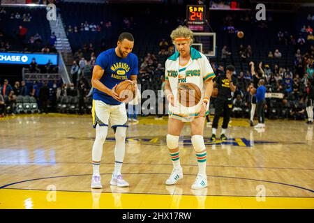 San Francisco, California. March 8, 2022, Golden State Warriors point guard Stephen Curry (30) and actor Will Ferrell warm-up practice during warm-ups before the team plays against the Los Angeles Clippers at Chase Center on March 8, 2022 in San Francisco, California. Credit: CV/ImageSpace/MediaPunch Stock Photo