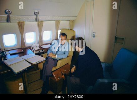 ONBOARD AIR FORCE ONE - 20 February 1972 - US President Richard Nixon confers with his National Security Advisor Henry Kissinger in his private office Stock Photo