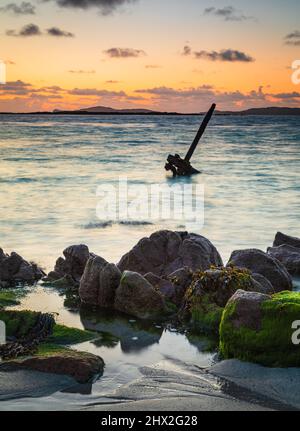 Anchor of the Verity on the beach at Aughrus Beg, Connemara, County Galway. Stock Photo
