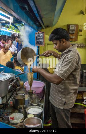 https://l450v.alamy.com/450v/2hx3612/street-vendor-making-chai-photographed-in-india-2hx3612.jpg