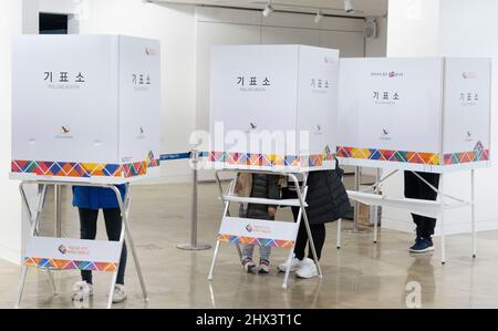 Seoul, South Korea. 09th Mar, 2022. People cast ballots for the presidential election at polling station in Seoul, South Korea on March 9, 2022. (Photo by Lee Young-ho/Sipa USA) Credit: Sipa USA/Alamy Live News Stock Photo