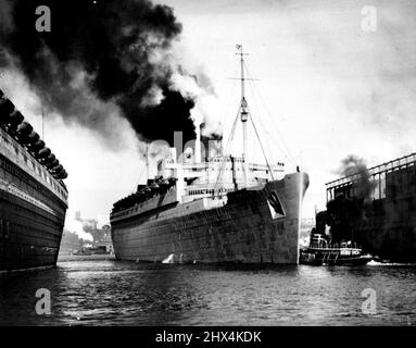 S.S. Queen Mary Leaves On Mystery Trip -- The giant liner leaving her pier today under sealed orders. It has been rumored that the 81,000-ton liner will transport Australian troops to the near East. The liner was without her luxury fit tings when she put to sea today. A convoy of British fighting ships is believed waiting at sea to guard the Queen Mary on her Mystery voyage. March 21, 1940. (Photo by Wide World Photo). Stock Photo