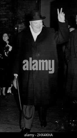 Churchill Goes North With A 'V' -- Mr. Winston Churchill making his 'V for Victory' sign at King's Cross Station , London, to-day (Monday) as he left for Huddersfield to continue his campaign for the General election. October 15, 1951. (Photo by Reuterphoto). Stock Photo