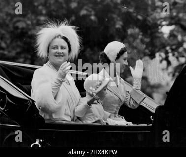 Queen Mother and Princess margaret Trooping the Colour 1998 in carriage ...