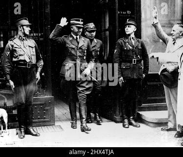 New Storm Troop Chief Visits General Goering - New Surprises May Be Pending In Berlin - Herr Viktor Lutze, the new chief of the Storm Troops gives the Nazi salute as he leaves after seeing Geners. Goering yesterday. Unusual activity in high Nazi headquarters led to rumours in Berlin last night that surprising announcements are pending. Herr Lutze, the new Storm Troop Chief who succeeded the ill-fated Capt. Roehm flew from Munich yesterday to his Berlin Office. He then proceeded to visit General Goering and the Minister of the interior Dr. Frick. July 25, 1934. (Photo by Keystone).