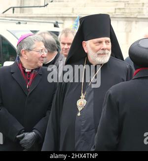 05/03/22 Religious Leaders gathered to pray for peace in Ukraine, Trafalgar Sq, London, UK Stock Photo