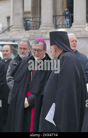 05/03/22 Religious Leaders gathered to pray for peace in Ukraine, Trafalgar Sq, London, UK Stock Photo