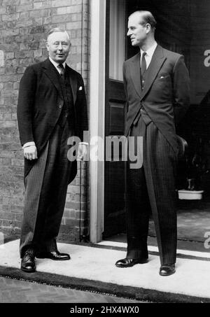 Two Dukes At Coronation Council's First Meeting. London: The Duke of Norfolk, Earl Chief Marshal (left), with the Duke of Edinburgh, on arrival at St. James's Palace for the first meeting of the Coronation Council - the body responsible for arrangements to be made for the Coronation of Queen Elizabeth next year. May 5, 1952. Stock Photo