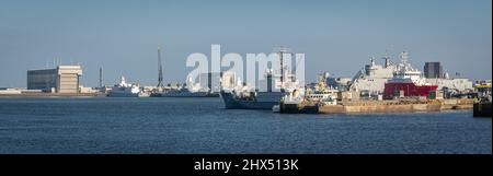Den Helder, North Holland, The Netherlands, 05.03.2022, Dutch navy ships docked in the port of Den Helder Stock Photo