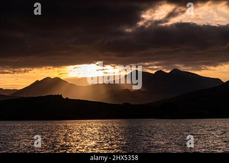 Snowdon mountain with sunbeams at sunset, Snowdonia, North Wales Stock Photo